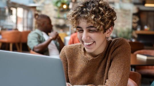 Principales retos que enfrentan los estudiantes de MBA online y cómo superarlos