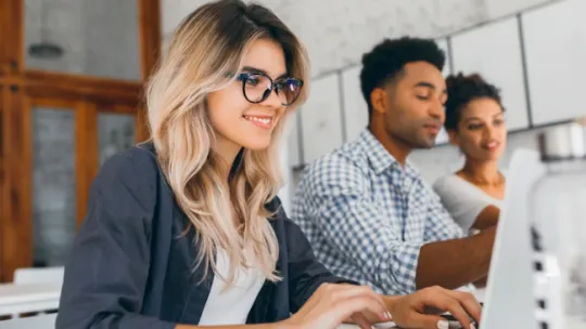 ¿Por qué invertir en educación y estudiar una maestría?