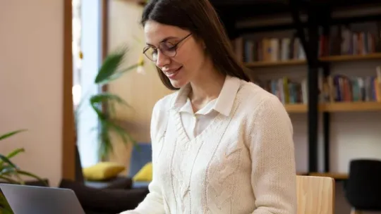 Cómo organizar tu tiempo y espacio para estudiar un MBA online sin descuidar tu vida personal y laboral