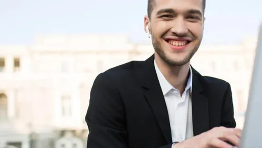 Descubre las Diferencias Clave entre Maestría y MBA y Cuál Conviene Más Según tu Perfil Profesional banner